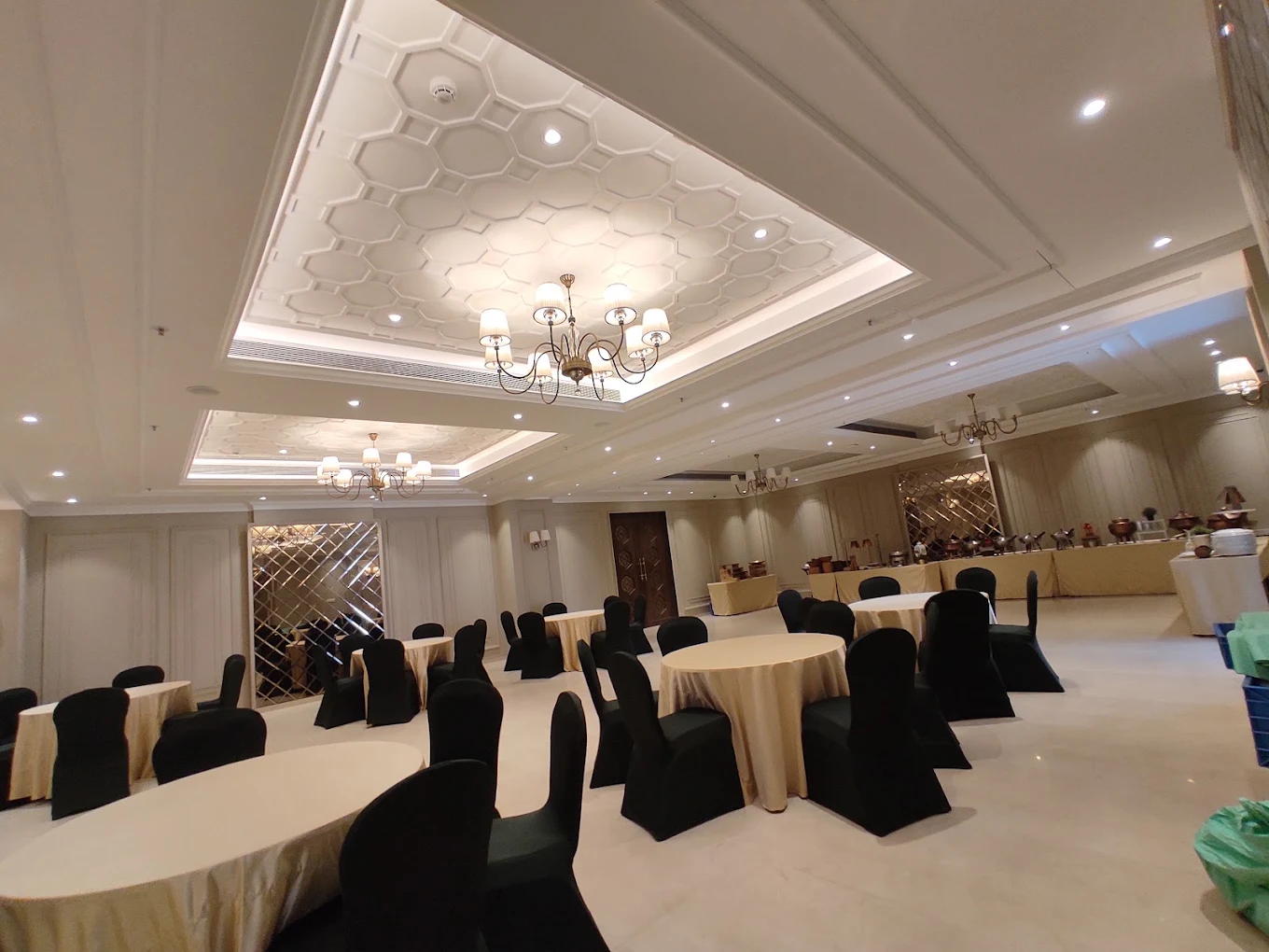 Vihang Palm Club — image 1 of 5