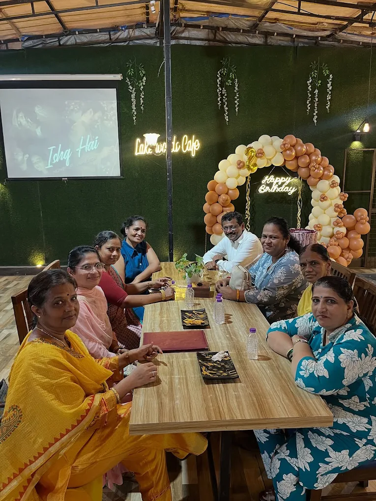 Lakewoods Cafe — image 2 of 5