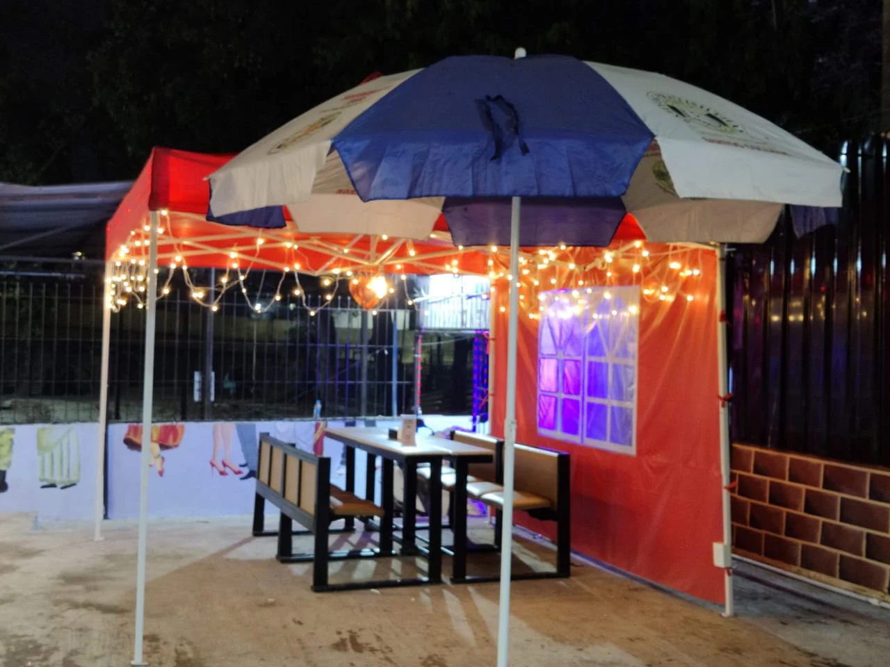 Lakewoods Cafe — image 3 of 5