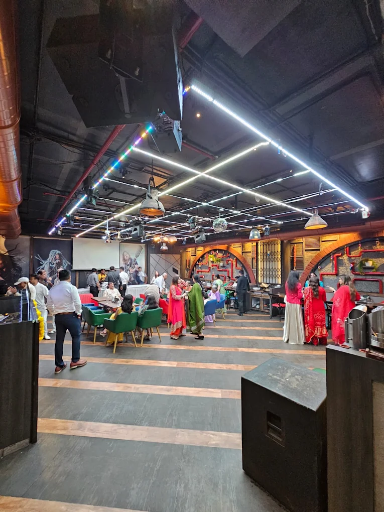 Double Deck Lounge — image 3 of 5